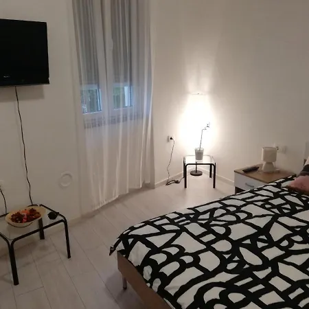 Apartman Dora *